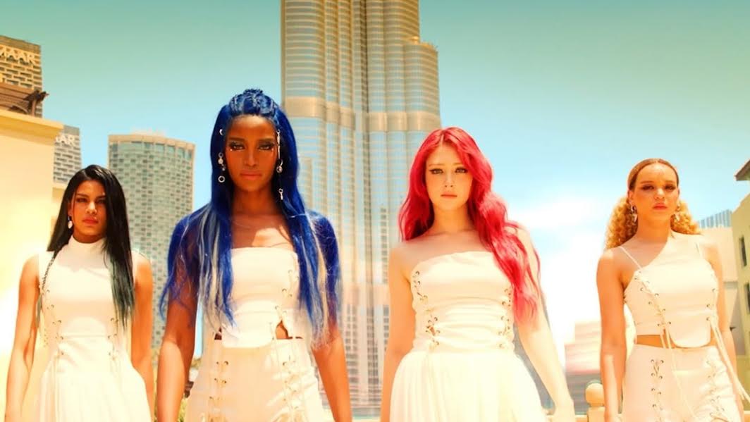 Lirik Lagu 'I Like It Hot' Penanda Kembalinya BLACKSWAN