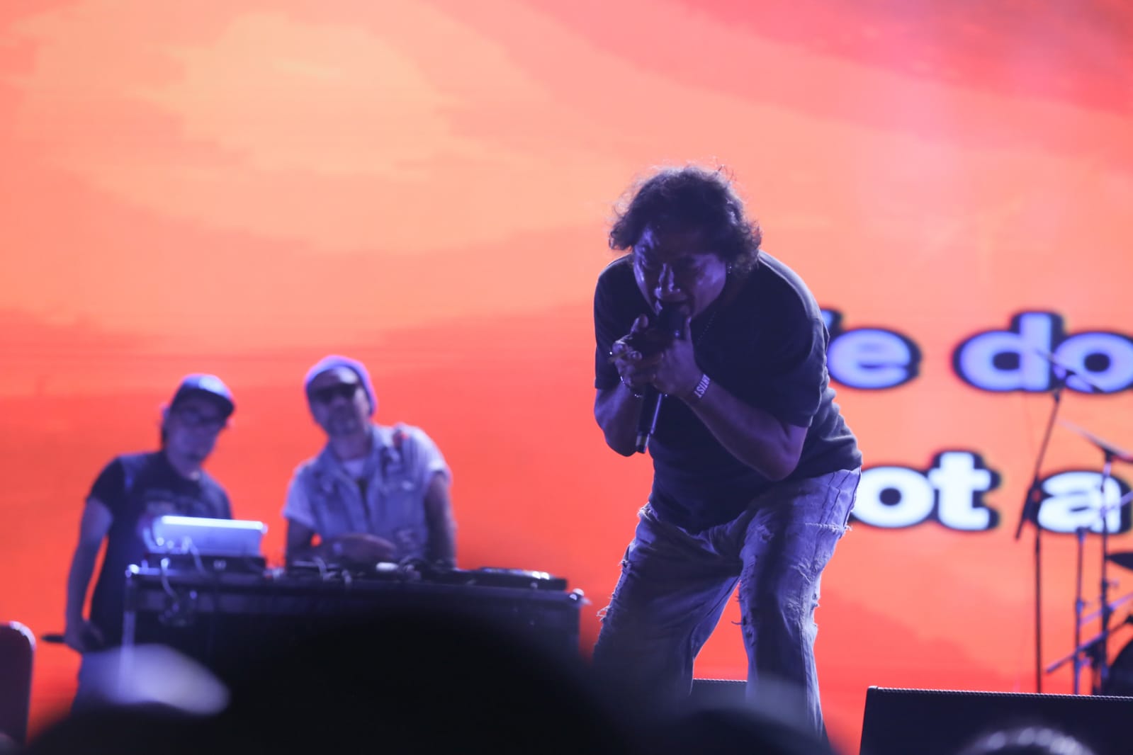 Ecky Lamoh Pandu Karaoke Dadakan di Jogjarockarta 2024