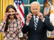 Menilik Gaya Vintage Olivia Rodrigo saat Berkunjung ke Gedung Putih