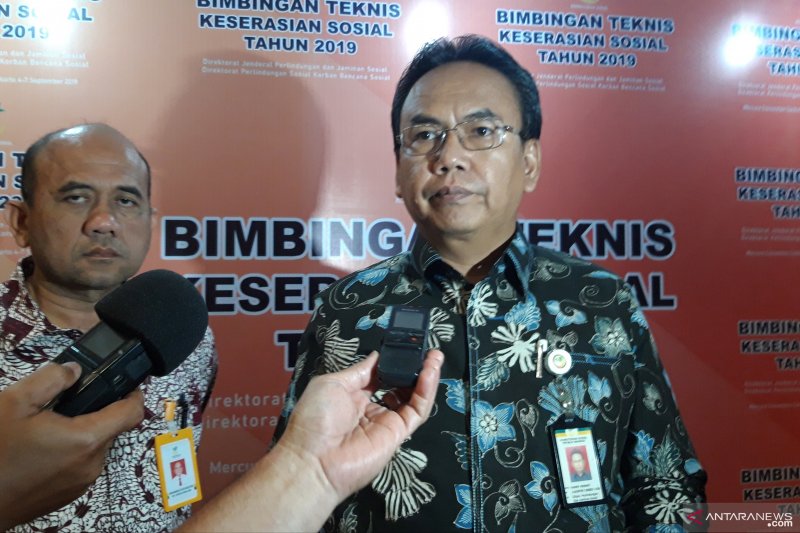 Direktur Jenderal Perlindungan dan Jaminan Sosial Kemensos RI Harry Hikmat saat diwawancarai awak media massa. (ANTARA/Muhammad Zulfikar)	