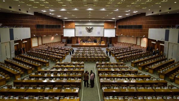 Formappi Nilai DPR-Pemerintah Gunakan 'Celah' COVID-19 Kebut Omnibus Law