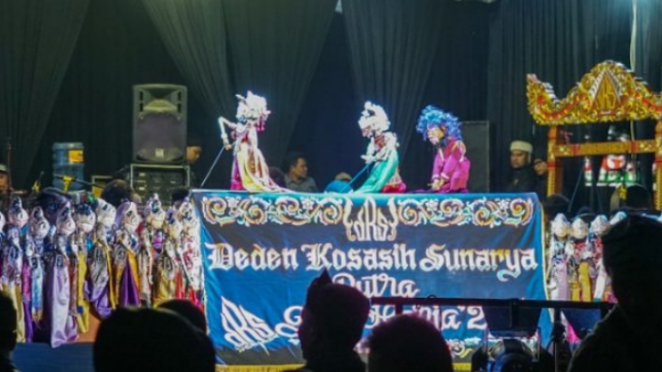 Ilmuwan Prancis Memotret Masa Depan Wayang Golek