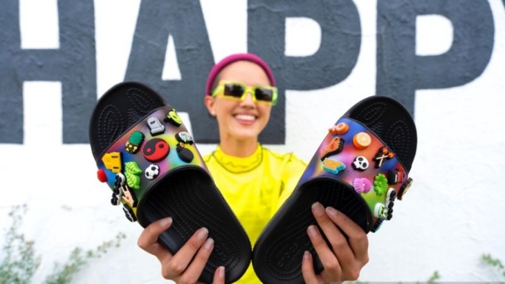 Terinspirasi Cyber Culture, Crocs Rilis Koleksi Solarized