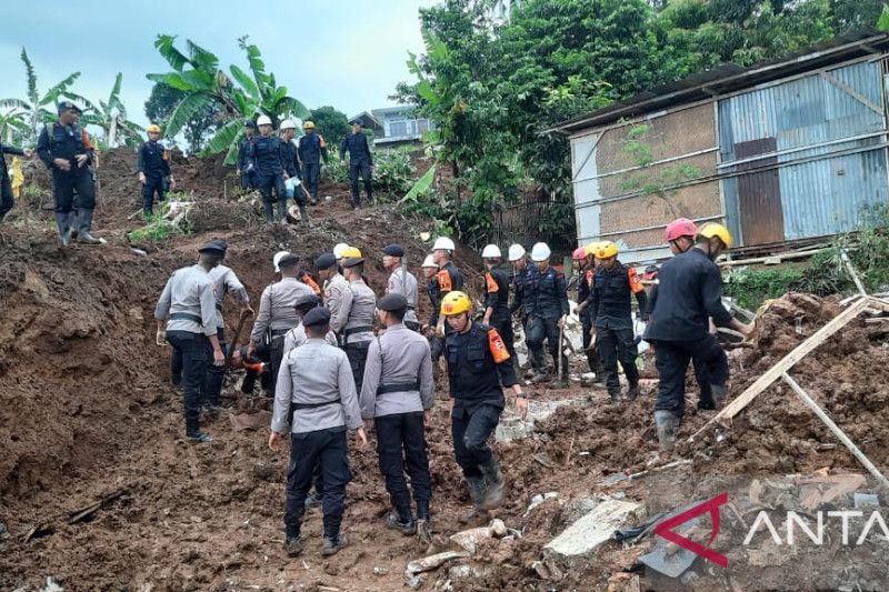 31 Warga Cugenang Cianjur Diduga Masih Tertimbun Material Longsor