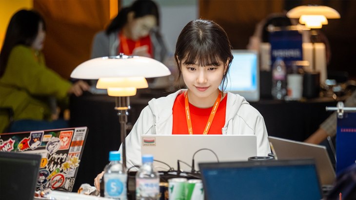 Kostum Bae Suzy di drama 'Start-Up' Dikritik Tidak Cocok
