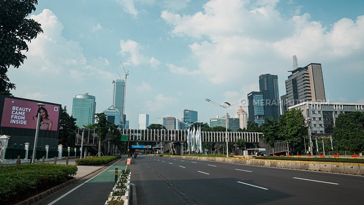 Suasana lengang jalanan ibu kota saat PPKM Darurat hari pertama, Sabtu (3/7). (Foro: MP/Rizki Fitrianto)