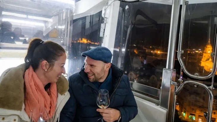 Sensasi Makan Malam Mewah di Ketinggian Budapest Eye