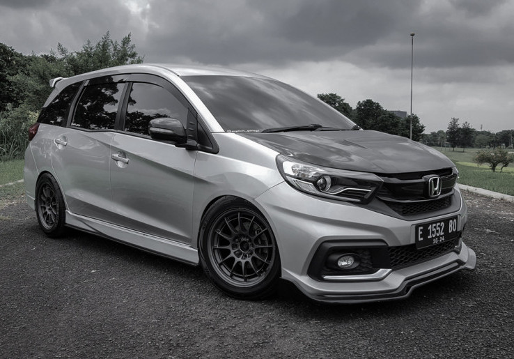 Melihat Detail Keren Modifikasi Honda Mobilio Family Car Street Racing