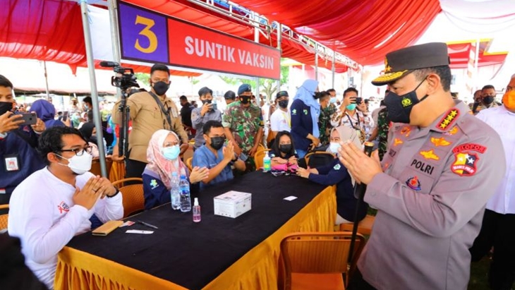 Kejar Target Jokowi, Polri Laksanakan Vaksinasi Serentak 34 Polda