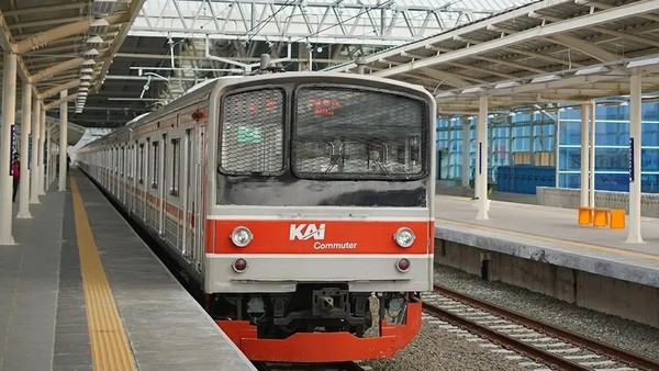 KRL Duri-Tangerang Tabrak Motor Pelajar di Kalideres, Korban Tewas di Lokasi