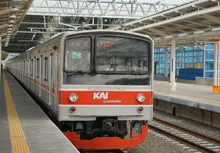 KRL Duri-Tangerang Tabrak Motor Pelajar di Kalideres, Korban Tewas di Lokasi