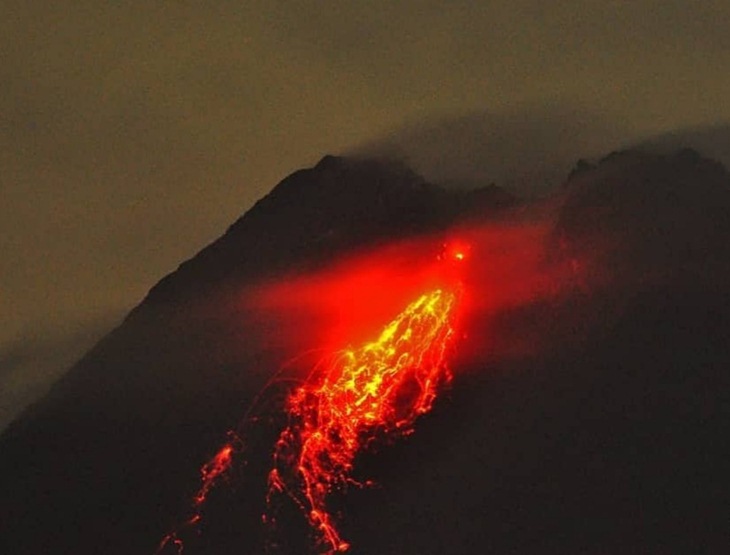  Gunung Merapi memuntahkan lava pijar. (Foto: MP/BPPTKG)
