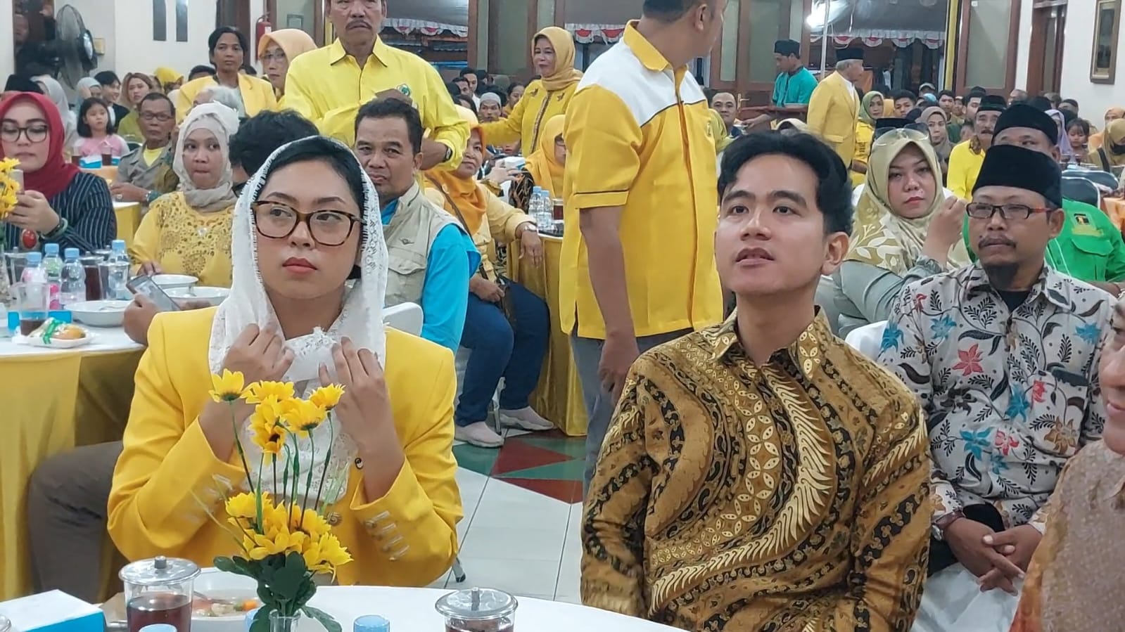 Hadiri Halal Bihalal Golkar Solo Pakai Batik Kuning, Gibran: Semua Teman