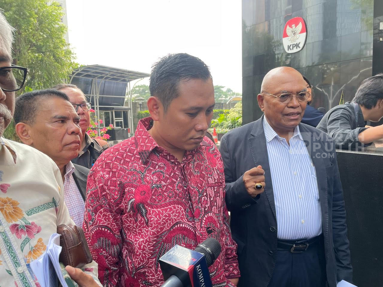 Pengacara Staf Sekjen PDIP Minta KPK Mengganti AKBP Rossa Purbo Bekti Cs