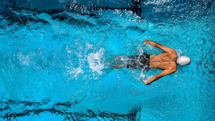 Sebelum Berenang, Jangan Pernah Konsumsi ini
