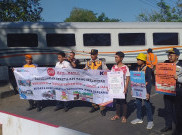 KAI Minta Pengertian Warga untuk Dahului Jalannya Kereta Api