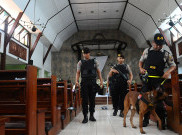 Polrestabes Bandung dan Brimob Polda Jabar Sterilisasi Gereja di Bandung
