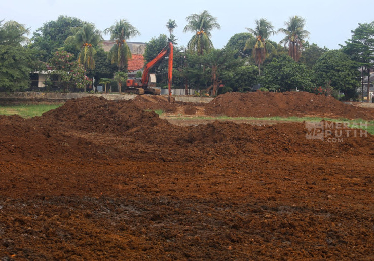 Danau Cinere Mengering, Dasar Danau Dikeruk untuk Menambah Kedalaman