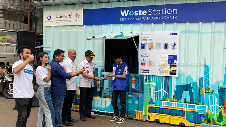 Pilah-Kemas-Setor Sampah di Waste Station Rekosistem RDTX Place