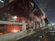  Gerbang Tol Dekat Gedung BPK Dibakar Massa 