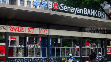 Potret Kerusakan Fasilitas Umum Halte Transjakarta Senayan Pasca Demo Ricuh