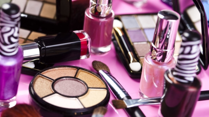 Bahan Kimia Beracun Ditemukan di Banyak Produk Kosmetik