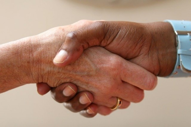 Bekerja sama mengatur keuangan rumah tangga. (Foto: Pixabay/Shutterbug75)