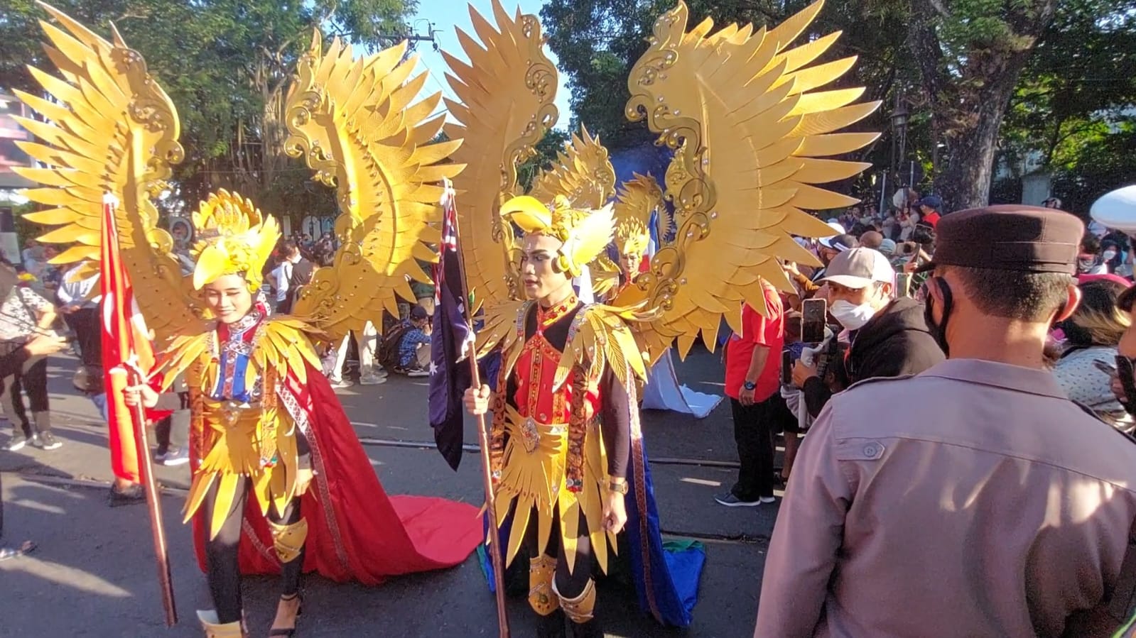 Solo Batik Carnival (SBC) menghibur delegasi G20 di Solo, Kamis (7/7). (MP/Ismail)