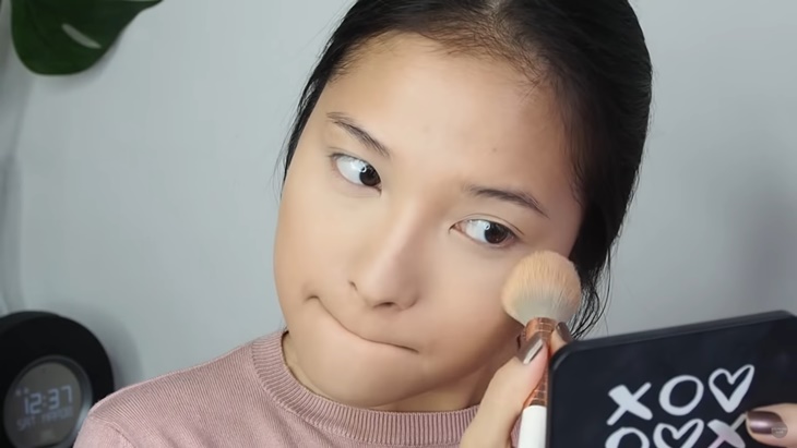 beauty vlogger