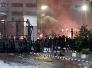 Pagar Gedung MPR/DPR Jebol, Massa Bertahan Sampai Malam Ini