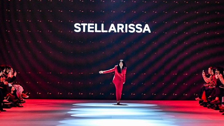 Stella Rissa Pamerkan Koleksi Bertema Perempuan di JFW 2024