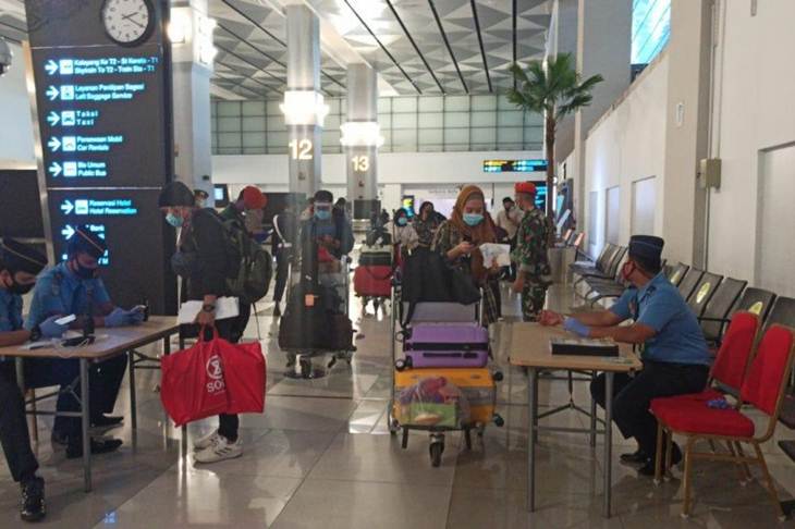 Sejumlah penumpang melalui berbagai titik pemeriksaan (check point) di Bandara Internasional Soekarno-Hatta, Banten. ANTARA/PT Angkasa Pura II
