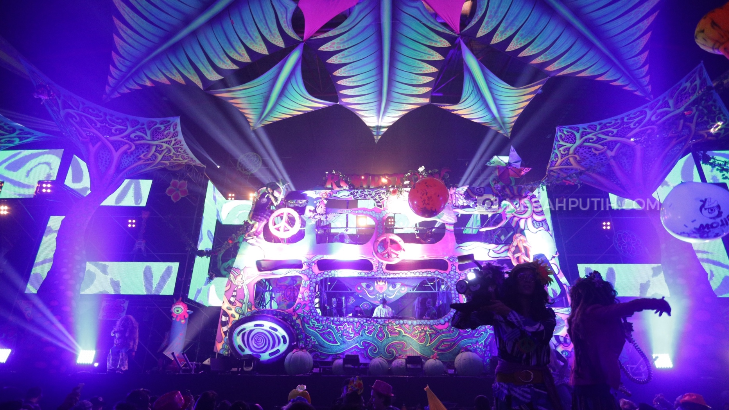 Panggung Spesial Elrow di DWP 2017 buat Party-goers Tercengang