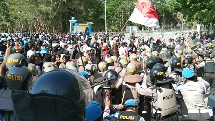 Polisi Pembanting Mahasiswa Masih Diperiksa Propam