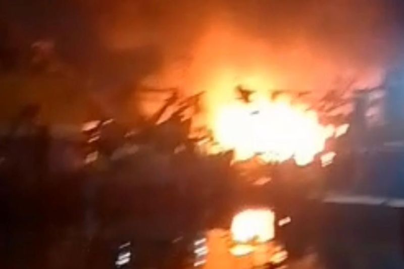 Kebakaran Kapal Dermaga Muara Baru Jakut Masih Membara, 11 Mobil Damkar Berjibaku