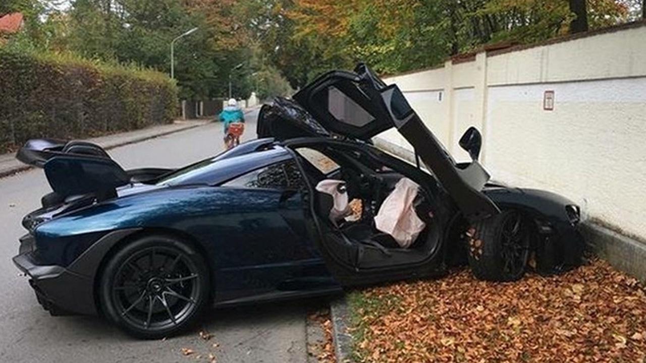 Baru Dikirim dari Dealer, Mobil Mewah Rp 15 Miliar Nabrak Tembok