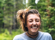 Manfaat Menertawakan Diri Sendiri