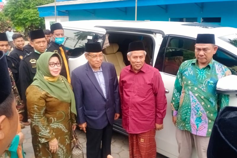 Ketua Umum PBNU Said Aqil Siradj memantau lokasi Muktamar Ke-34 NU di Ponpes Darussa'adah Kabupaten Lampung Tengah, Senin (20/12/2021). (ANTARA/Agus Wira Sukarta)