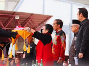 Satgas Cakra Buana Serahkan Baret Bintang Lima ke Megawati