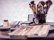 Jangan Salah Pakai 7 Alat Make Up ini Biar Tetap Cantik di Usia Kepala Empat