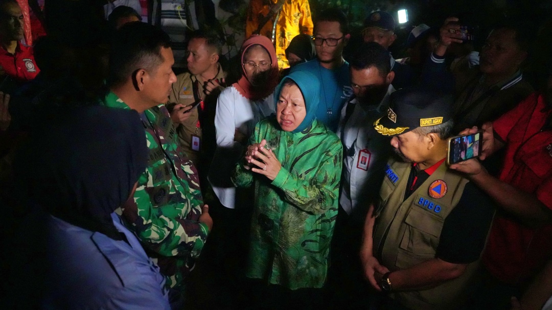 Menteri Risma Minta Jajarannya Pindahkan Lokasi Pengungsian Lahar Dingin di Sumbar