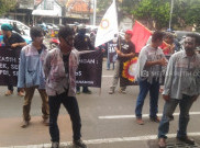 Tak Terima Rekannya Ditangkap Polda Metro, Ratusan Buruh Blokade Bank Danamon