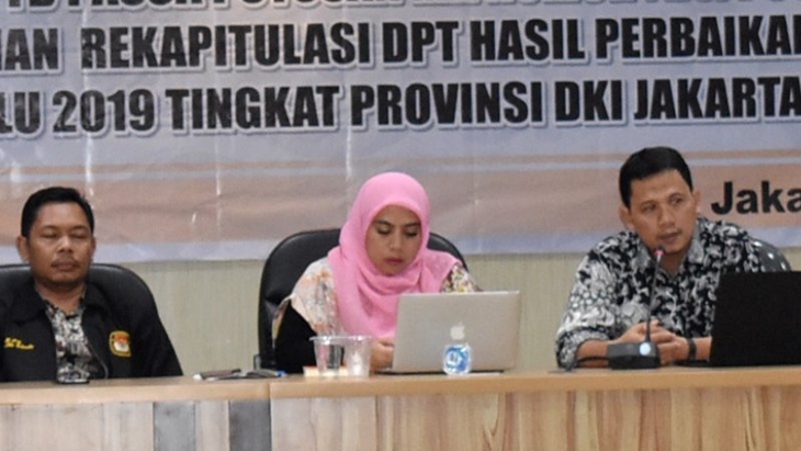 Ketua KPU Jakarta Betty Epsilon Idroos (tengah). (Foto: ANTARA/Fauzy Lamboka)
