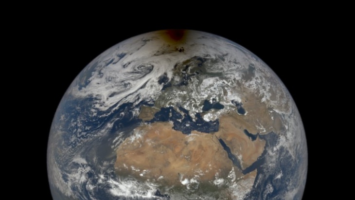 Ada Bayangan Hitam di Foto Planet Bumi, Fenomena Apa Ini?