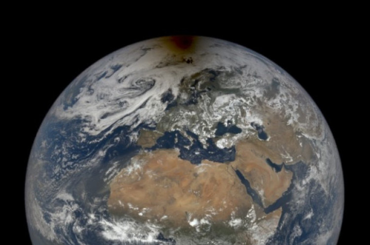 Ada Bayangan Hitam di Foto Planet Bumi, Fenomena Apa Ini?