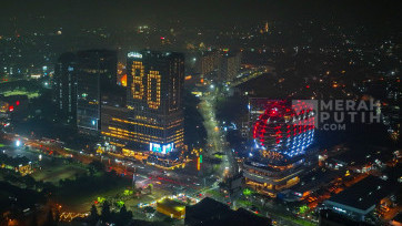 Gemerlap Konfigurasi Lampu HUT RI 80 di Carstensz Residence & Mall Rayakan Kemerdekaan RI