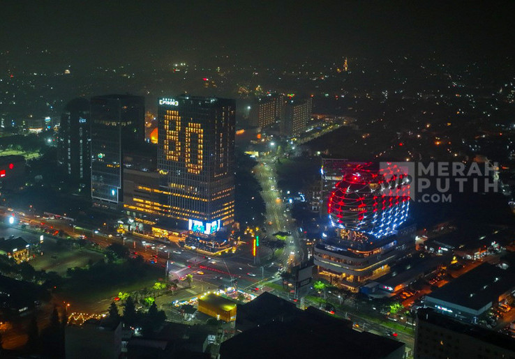 Gemerlap Konfigurasi Lampu HUT RI 80 di Carstensz Residence & Mall Rayakan Kemerdekaan RI