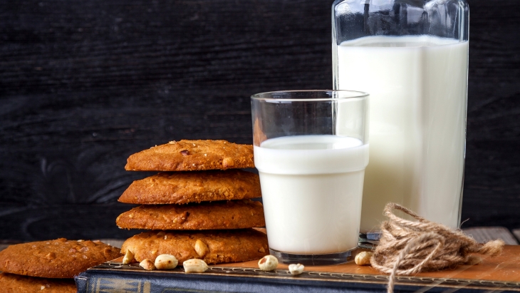 Minum susu bebas lemak (Foto: Pexels/Pixabay)