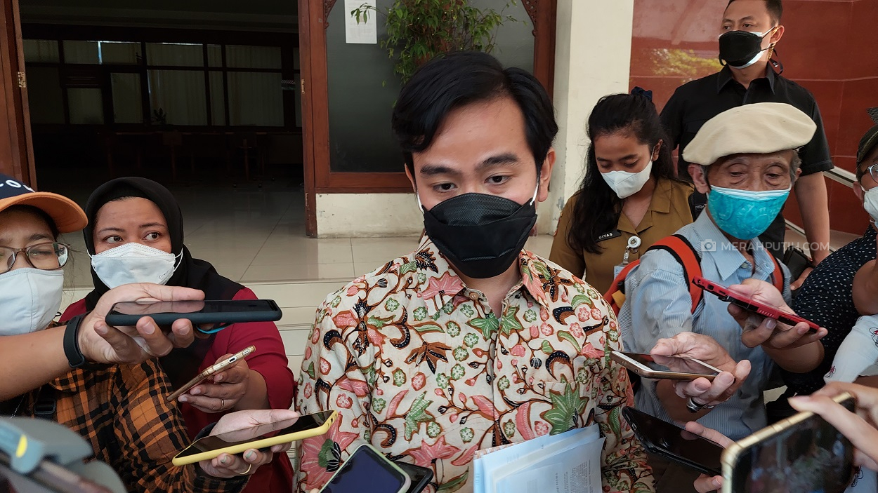 Gibran Siap Penuhi Permintaan Ayahnya Soal Harga Tes PCR