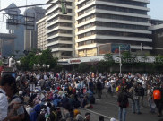 Massa Memanas Depan Bawaslu, Jalan Thamrin Lumpuh Total
